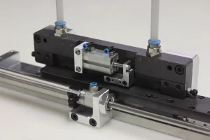 Zuführung Gewindebuchsen - Hydraulik Closeup